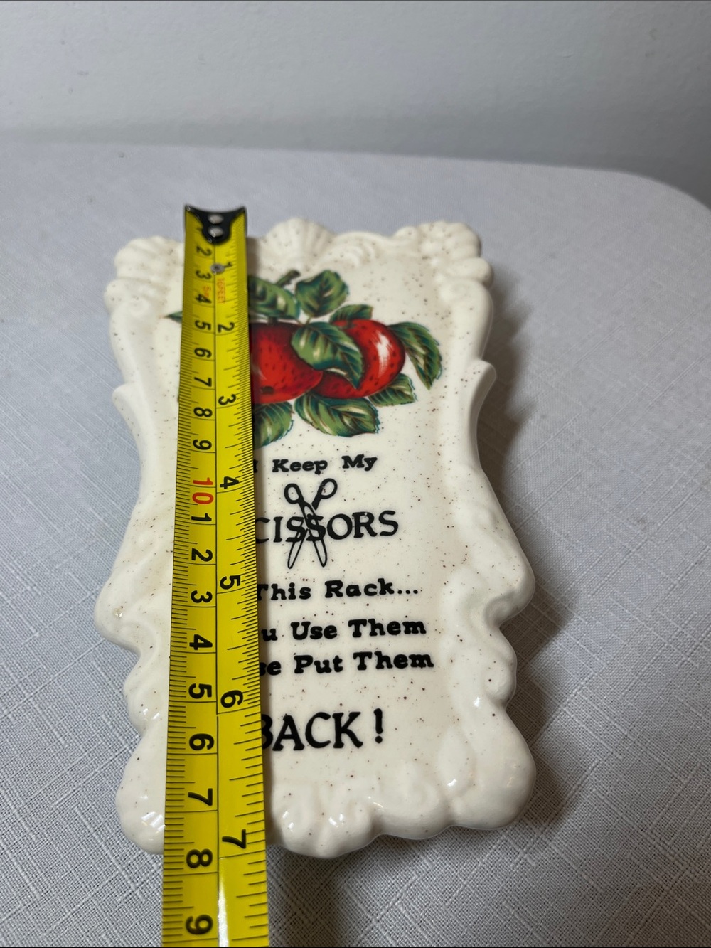 Vintage Ceramic Scissors Holder Rack with Apple Motif
Never lose your scissors! - Picture 4 of 11